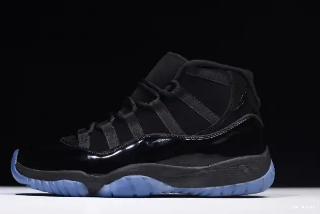 1st Kicks 378037-005 black 11 Jordan and Air Gown Cap 0517